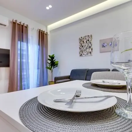 Elegant Flat 5 Walk To Metro Panormou *