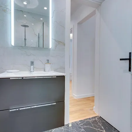 Elegant Flat 5 Walk To Metro Panormou Apartment *